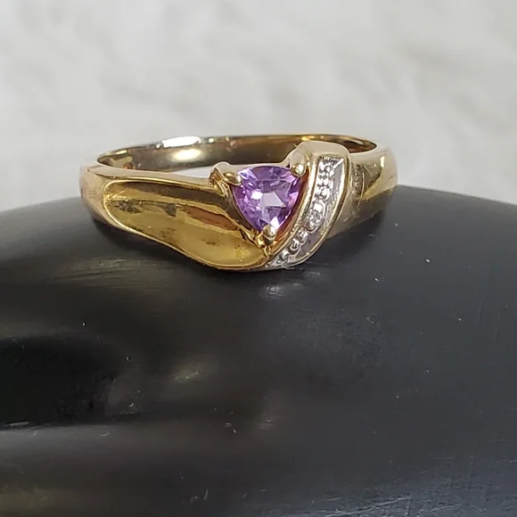 10K Gold Trillion Cut Amethyst Ring - Picture 3 of 10